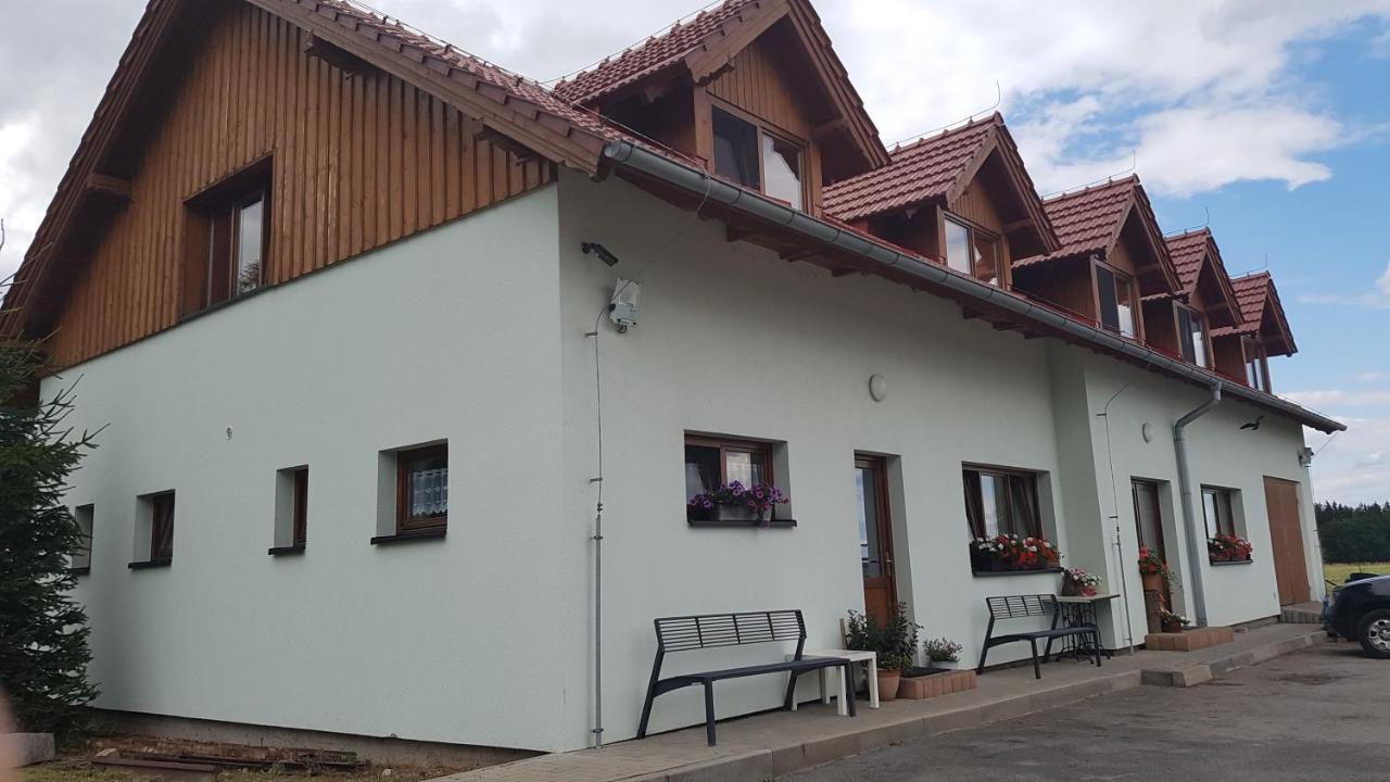 Na Samote U Lesa -Rasovna Apartment Msecke Zehrovice Ngoại thất bức ảnh